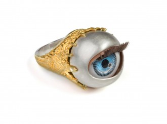 Peeping Tom: Winking Dolly Eye Ring 